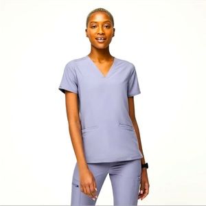 Figs Women Casma 3 pocket Scrub top size M
